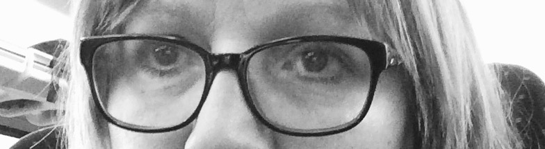 Schwarzweiß Foto von Augen mit Brille